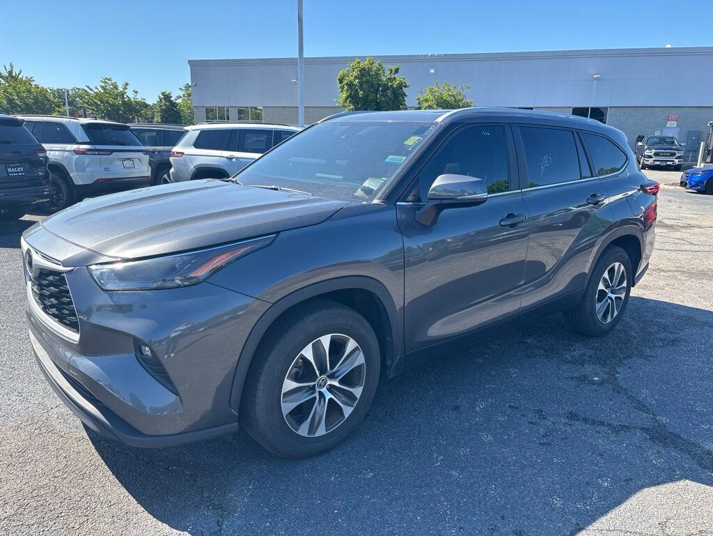 Used 2023 Toyota Highlander XLE SUV