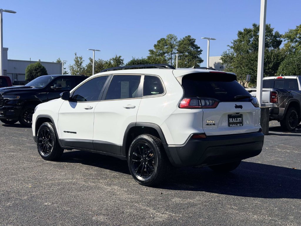 Used 2023 Jeep Cherokee Altitude Lux SUV