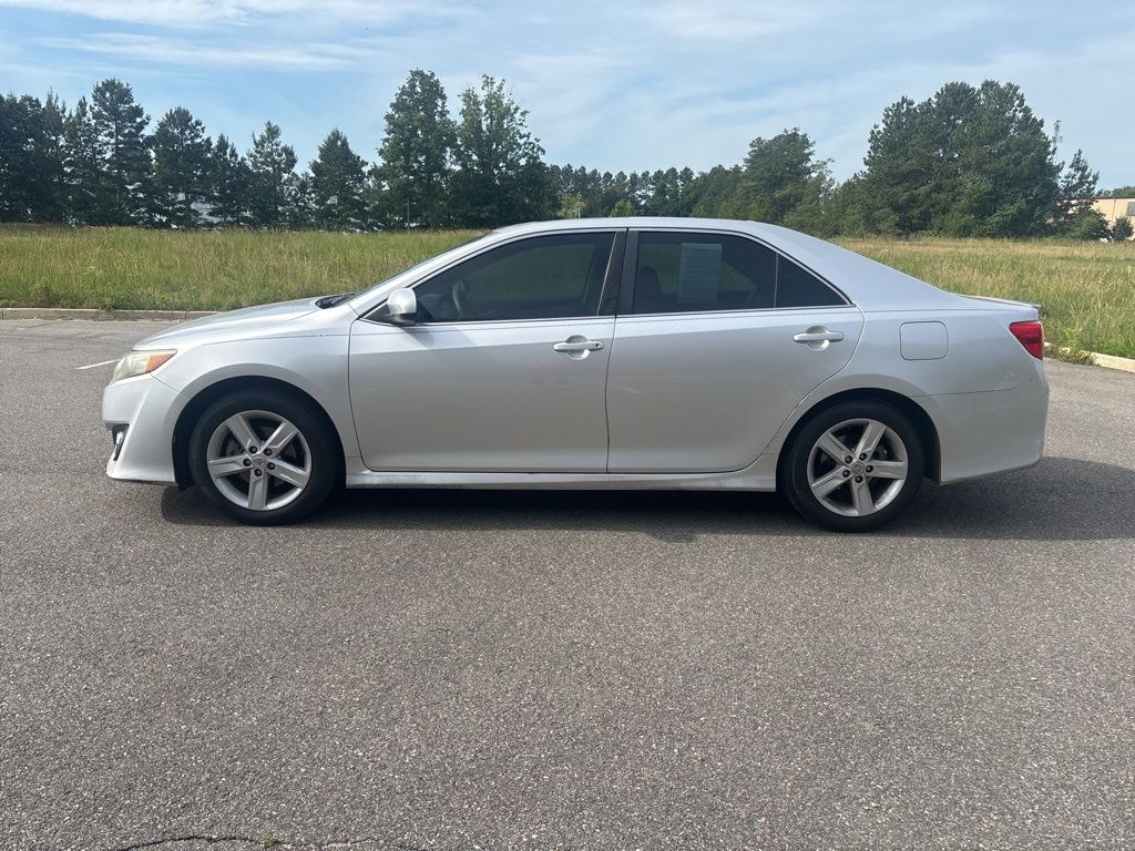 Used 2012 Toyota Camry SE Sedan
