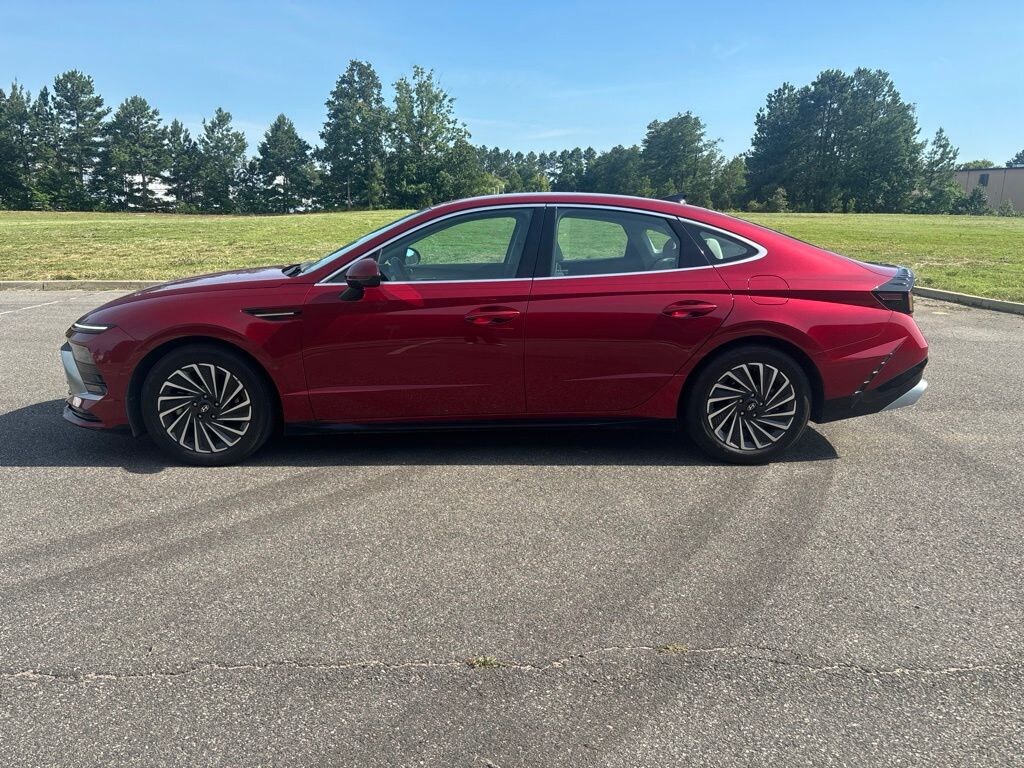Used 2024 Hyundai Sonata Hybrid SEL Sedan