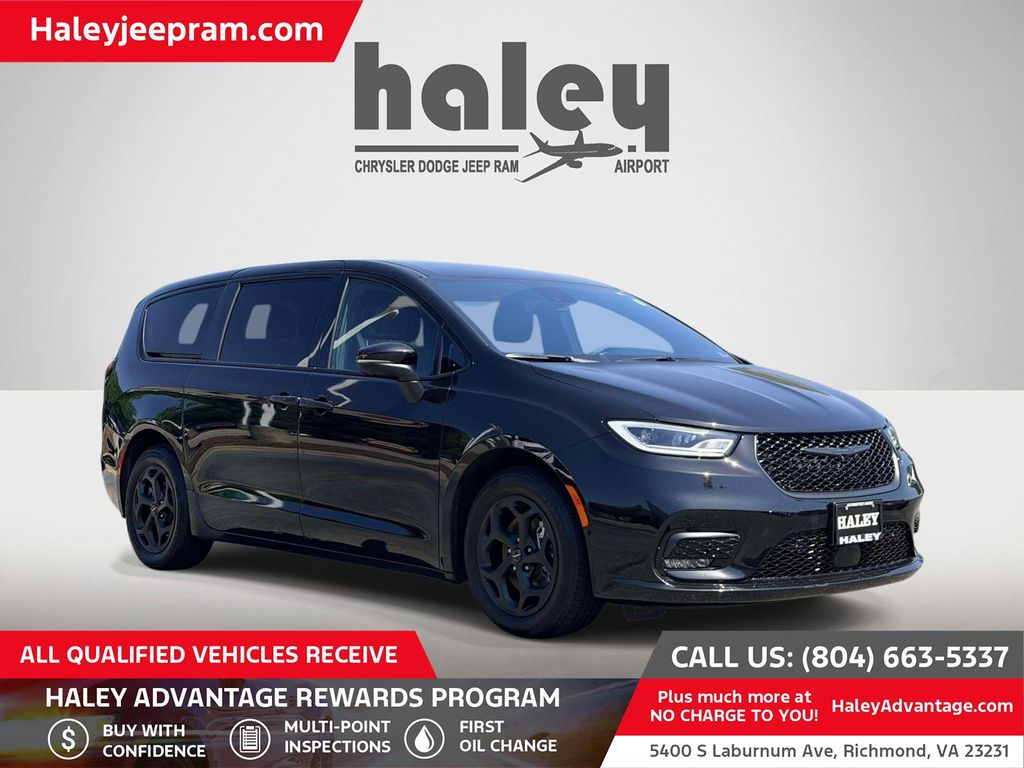 2023 Chrysler Pacifica Hybrid Touring L Hybrid's photo