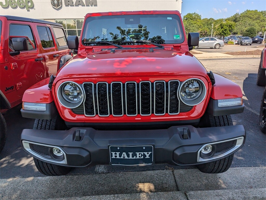 2025 Jeep Wrangler Sahara photo 3