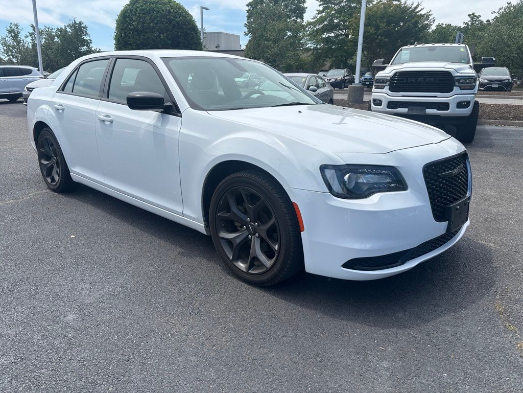 2023 Chrysler 300 Touring's photo