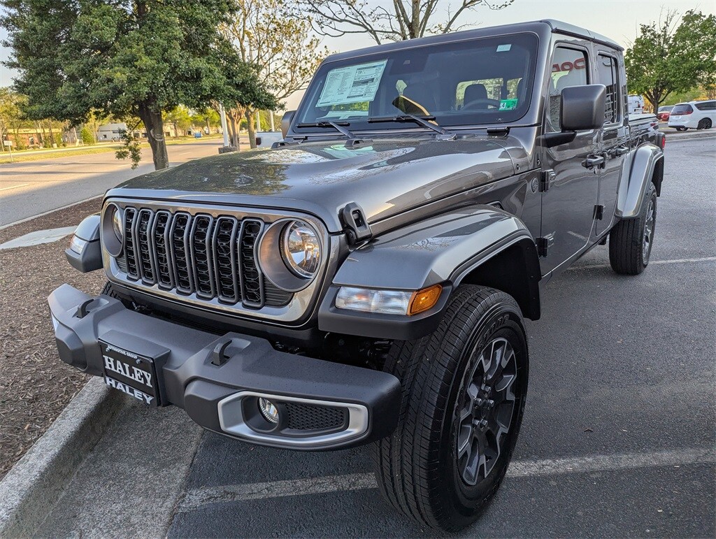 2025 Jeep Gladiator Sport S photo 4
