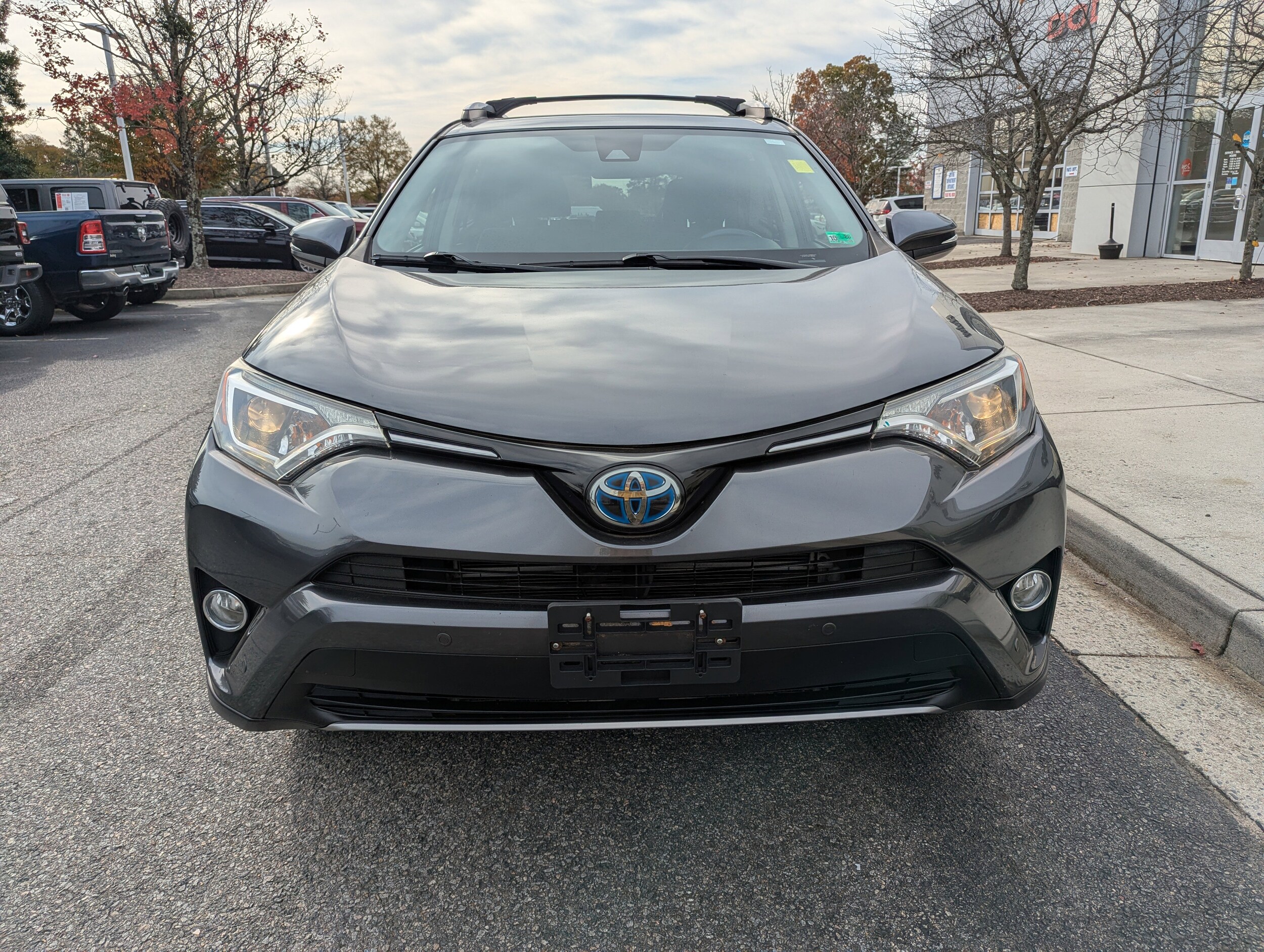 2017 Toyota RAV4 Hybrid XLE photo 2