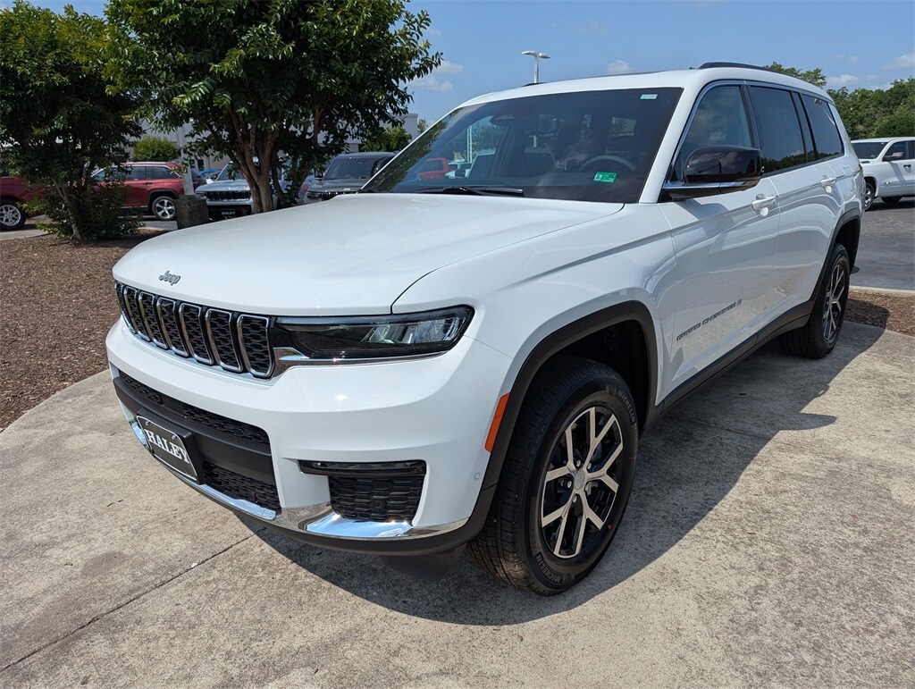 2025 Jeep Grand Cherokee Limited photo 4