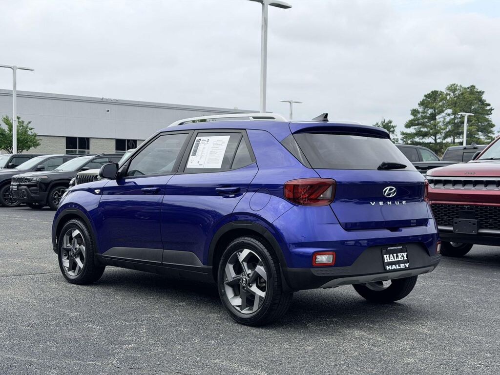 Used 2022 Hyundai Venue Limited SUV
