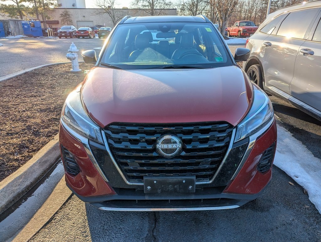 Used 2023 Nissan Kicks SR SUV