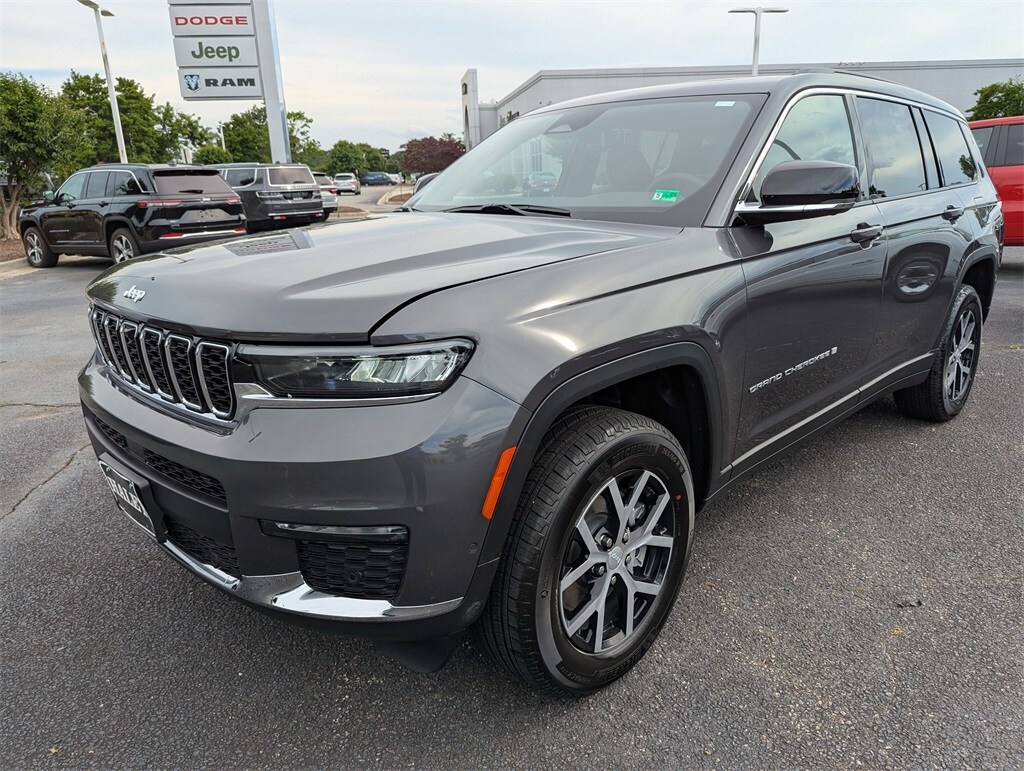 2025 Jeep Grand Cherokee Limited photo 4