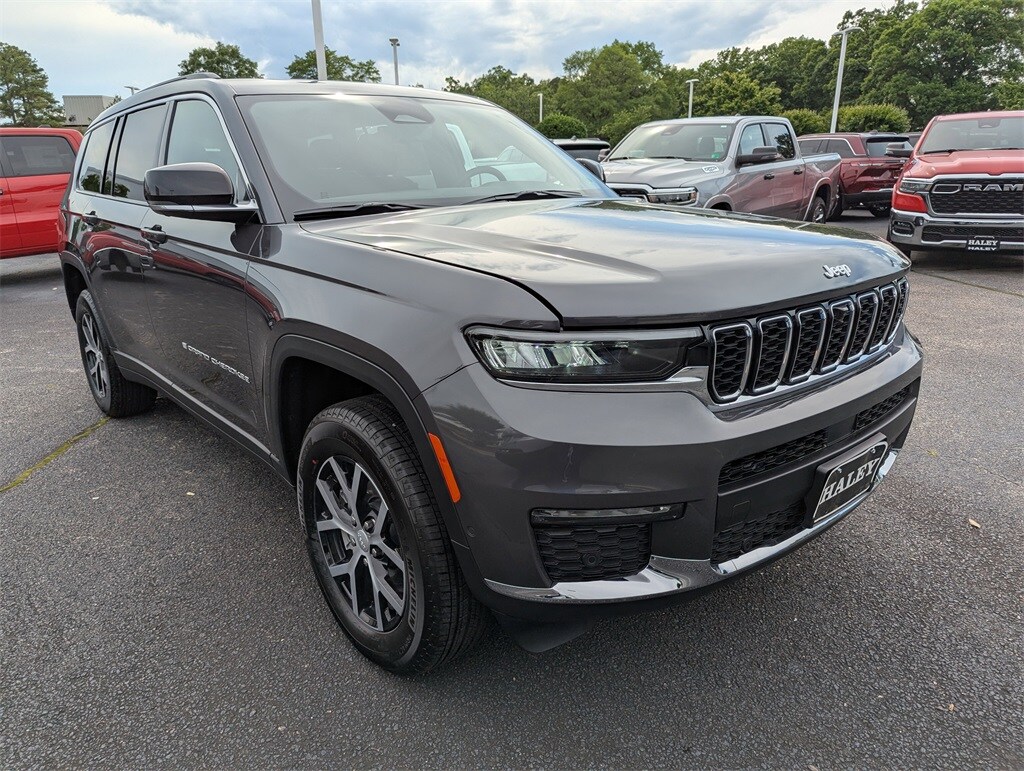 2025 Jeep Grand Cherokee Limited photo 2