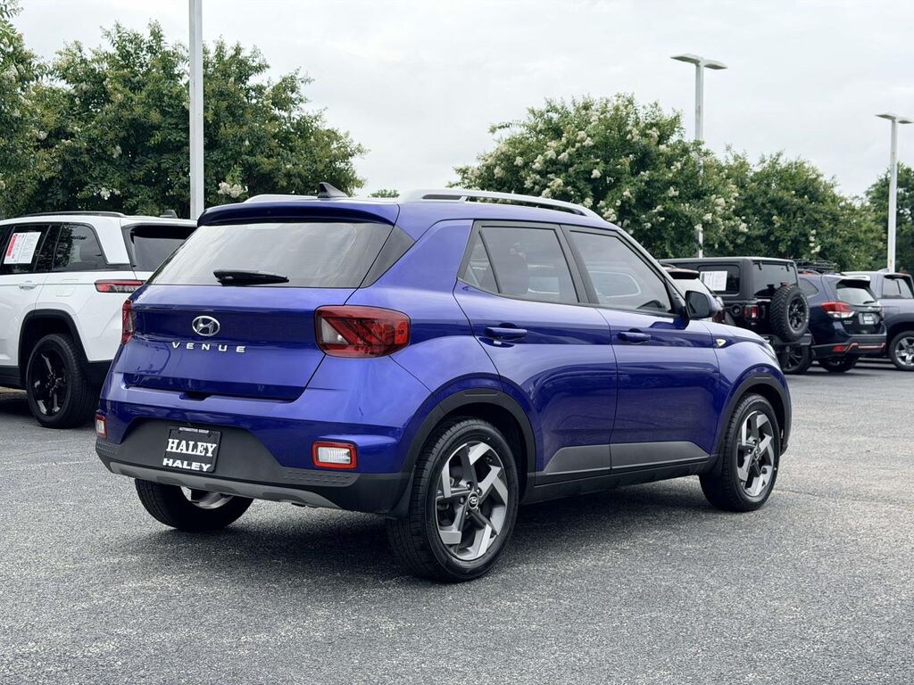 Used 2022 Hyundai Venue Limited SUV