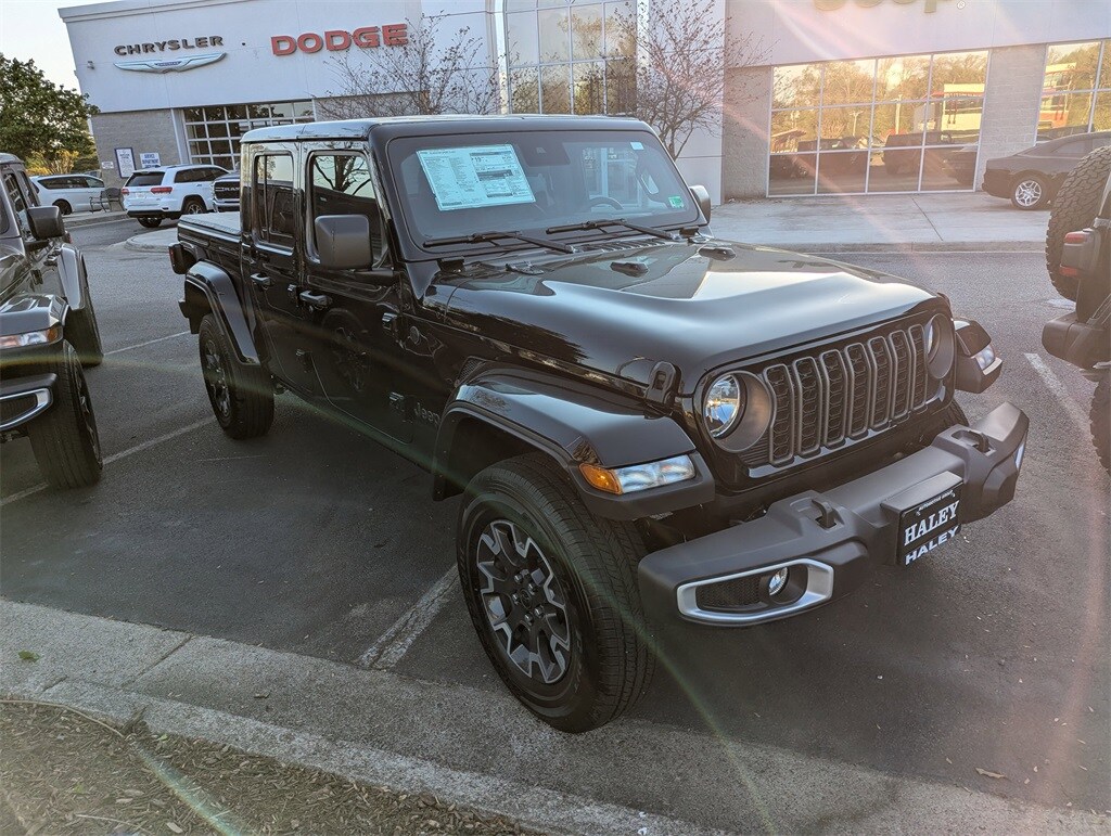 2025 Jeep Gladiator Sport S photo 2