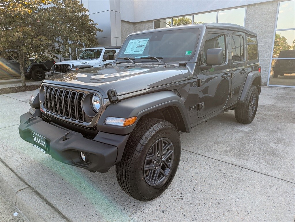 2025 Jeep Wrangler Sport S photo 4