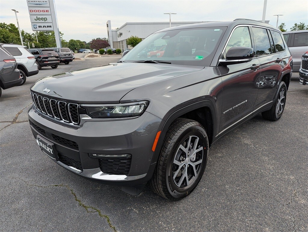 2025 Jeep Grand Cherokee Limited photo 4