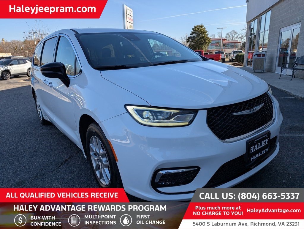 2024 Chrysler Pacifica Touring L's photo