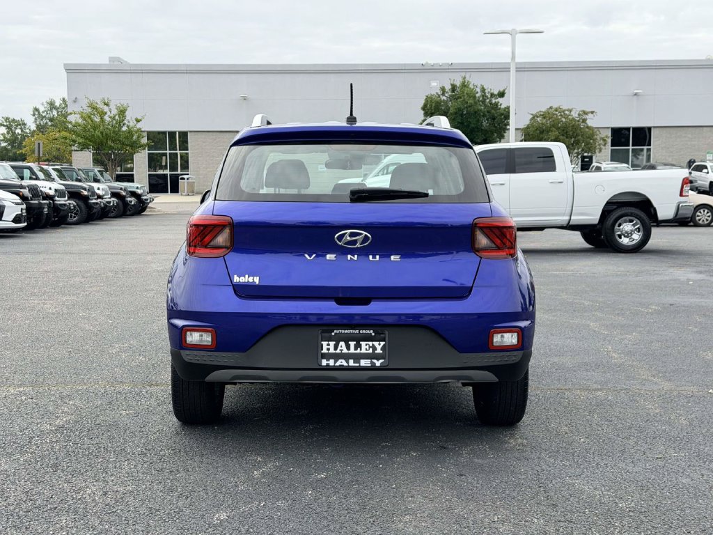 Used 2025 Hyundai Venue SEL SUV