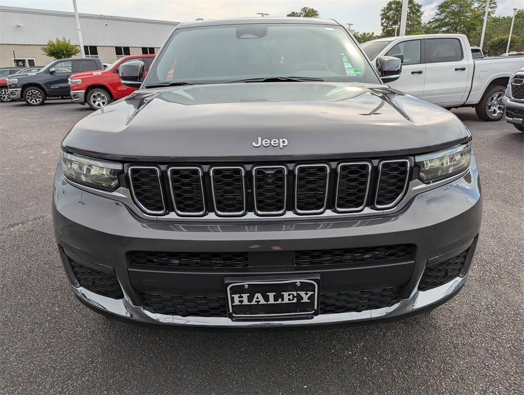 2025 Jeep Grand Cherokee Limited photo 3