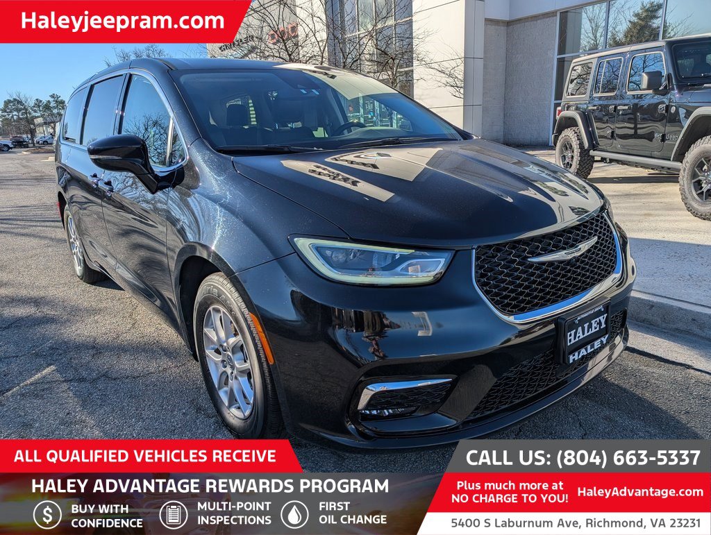 2024 Chrysler Pacifica Touring L's photo
