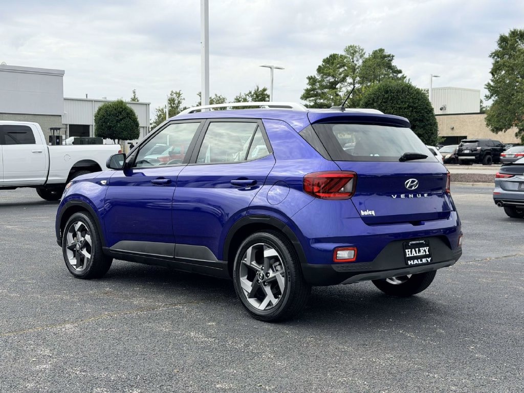 Used 2025 Hyundai Venue SEL SUV