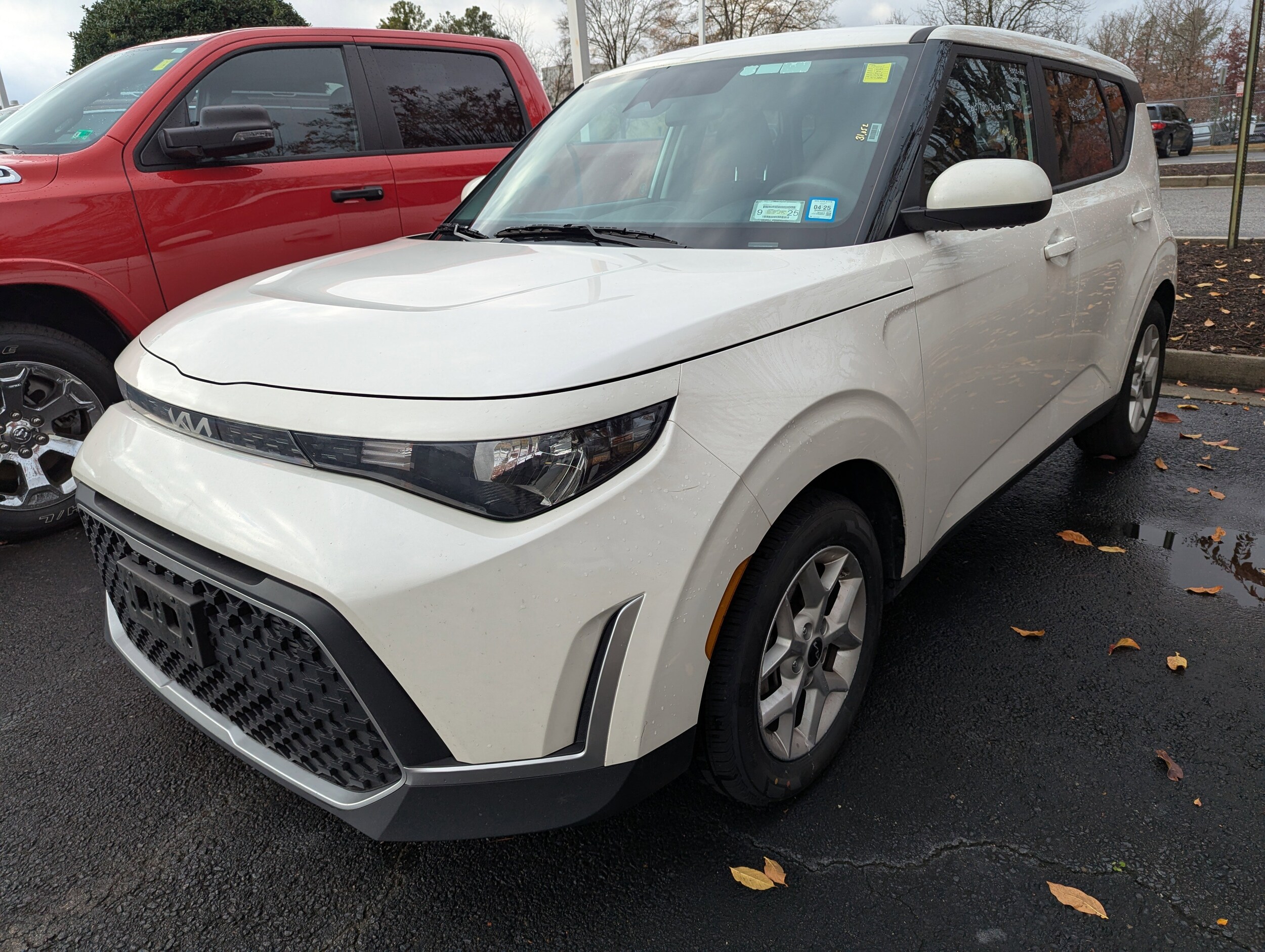 2024 Kia Soul LX photo 2