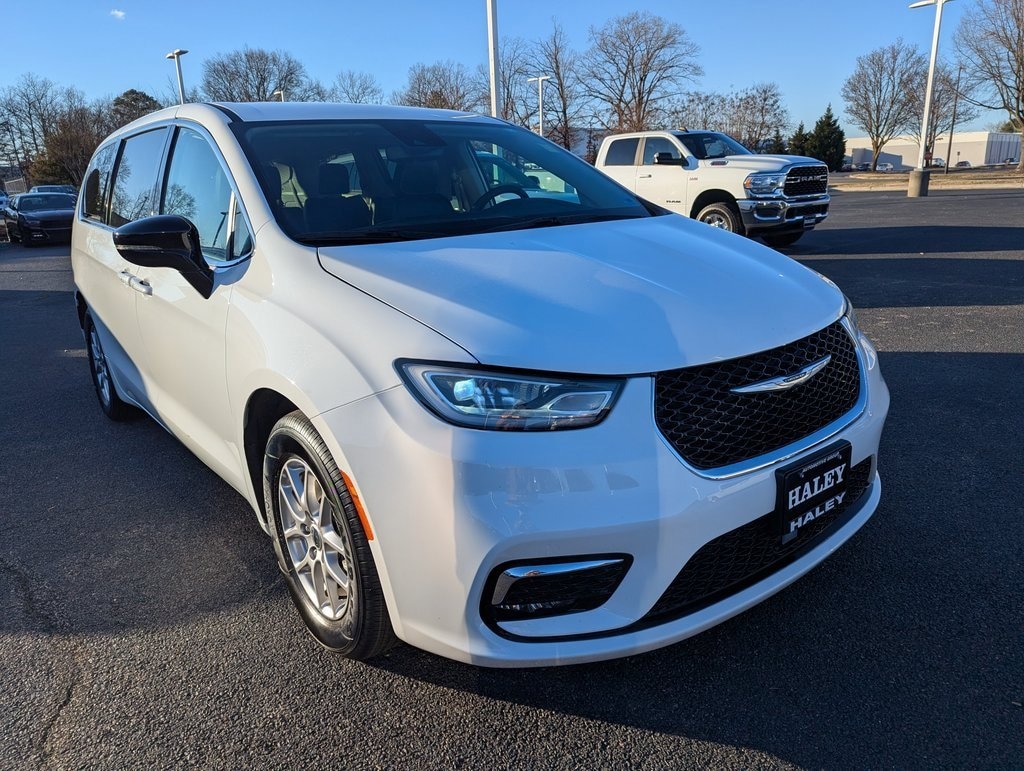 Used 2024 Chrysler Pacifica Touring L Touring L FWD