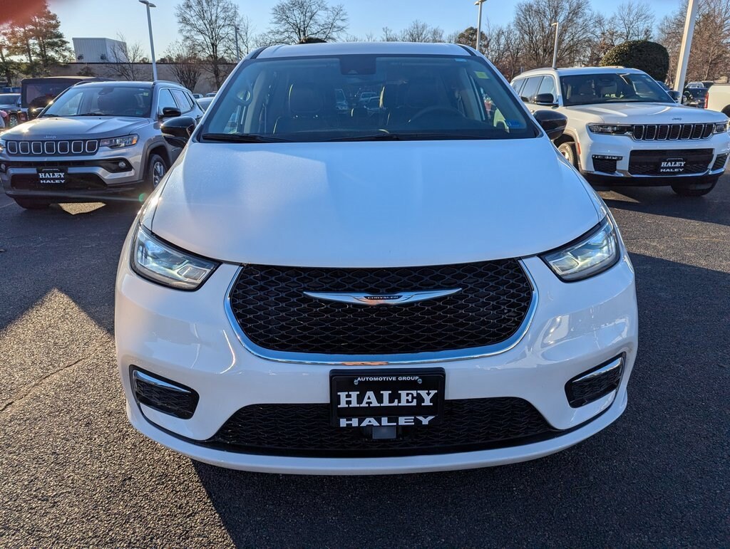 Used 2024 Chrysler Pacifica Touring L Touring L FWD