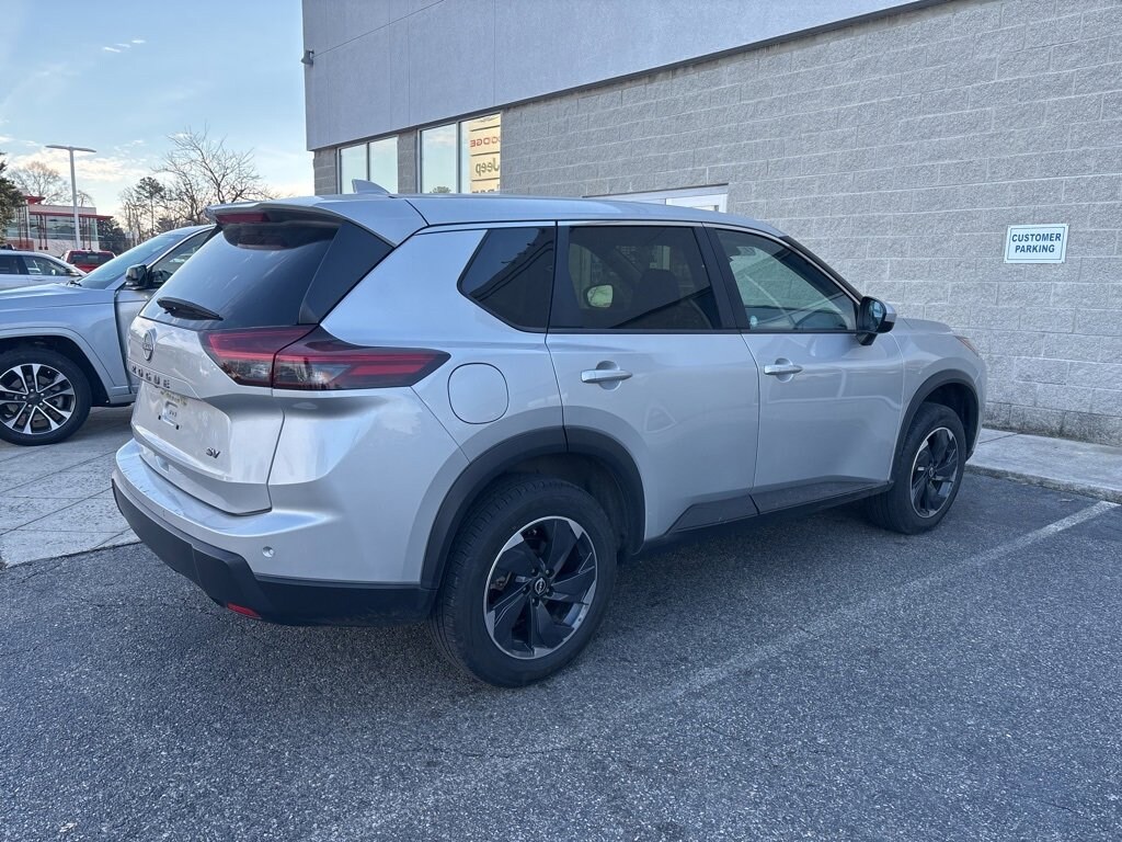 Used 2024 Nissan Rogue SV FWD SV
