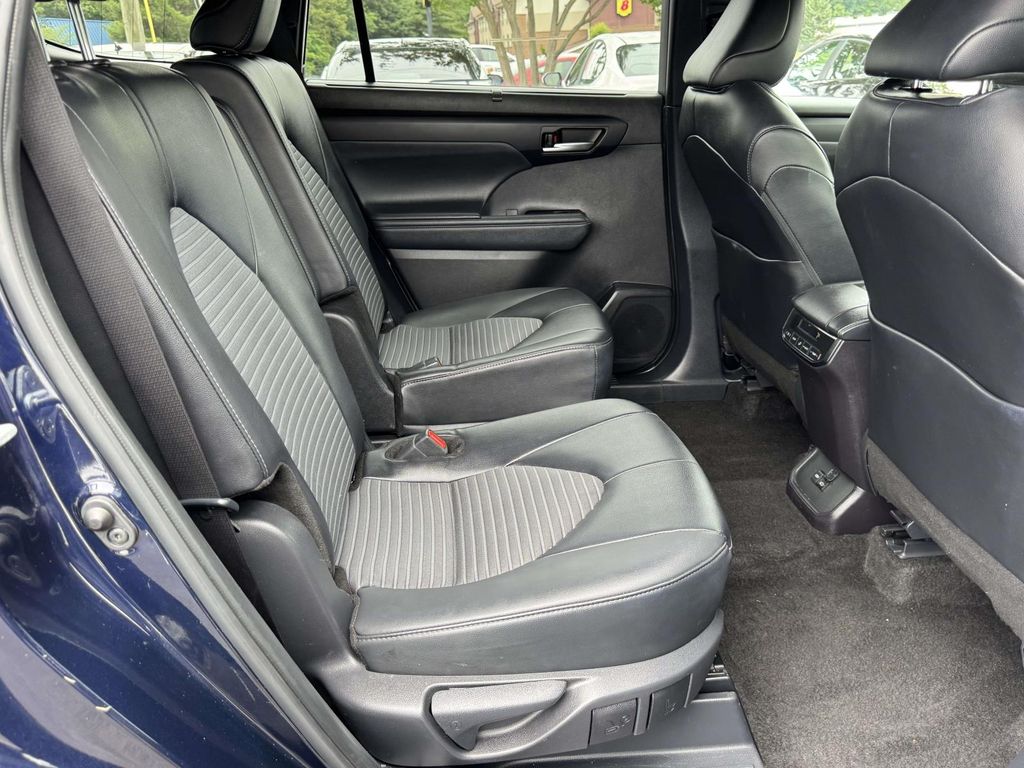 2025 Toyota Highlander XSE - Photo 15