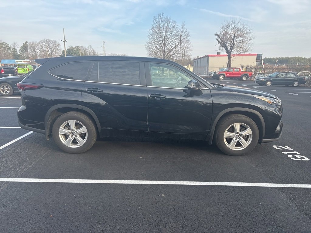 Used 2024 Toyota Highlander LE SUV