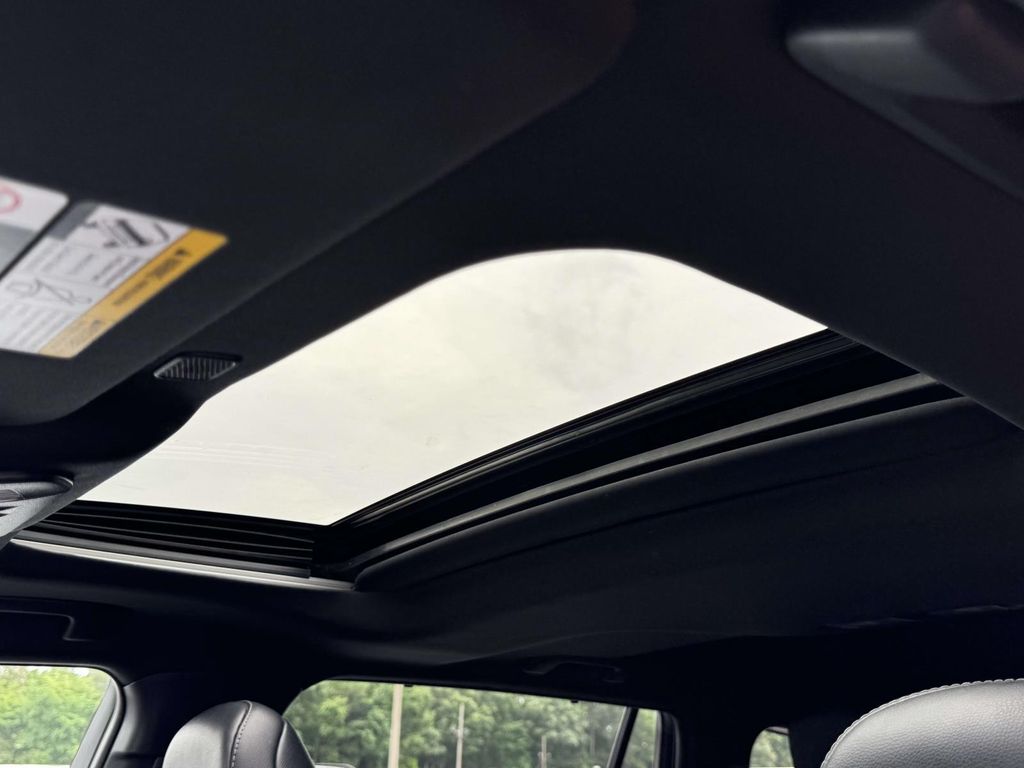 2025 Toyota Highlander XSE - Photo 22