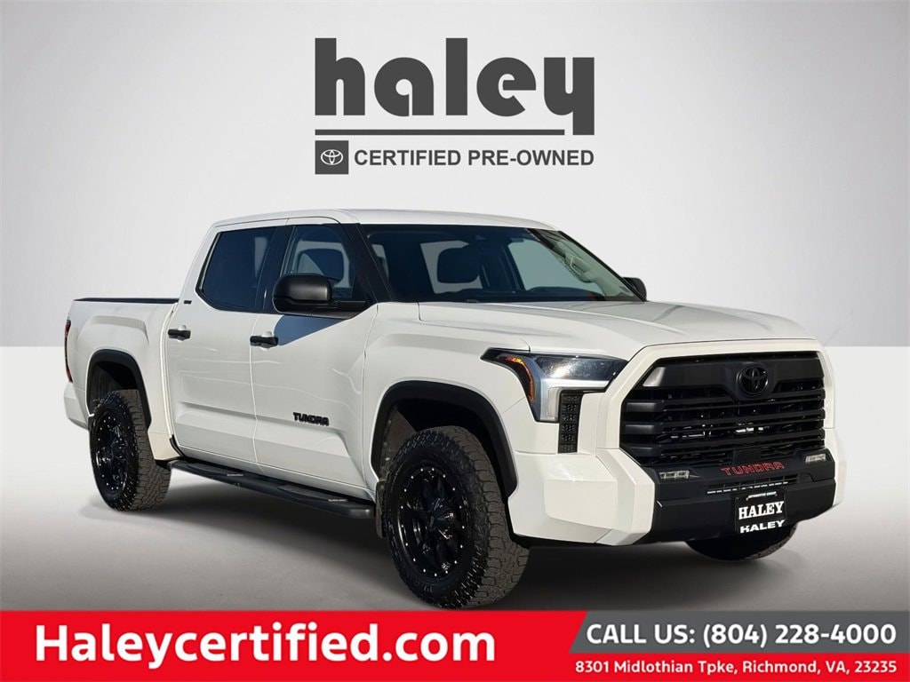 2022 Toyota Tundra SR5's photo