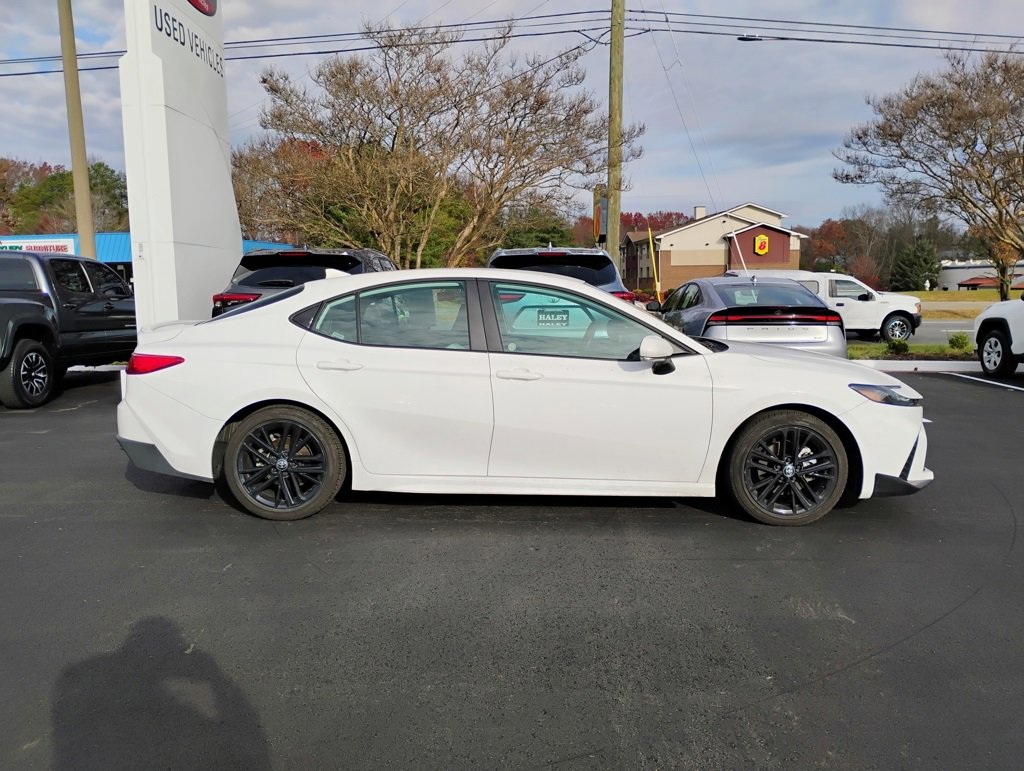 2025 Toyota Camry SE photo 2