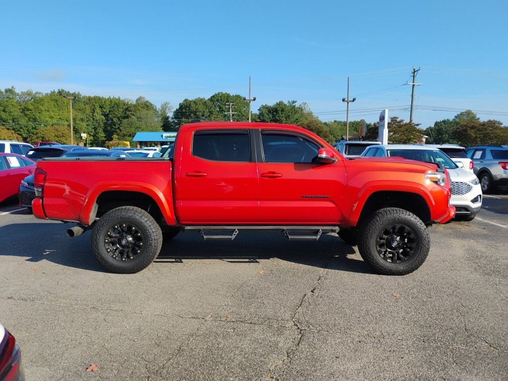 2017 Toyota Tacoma TRD Sport 4x4 photo 2