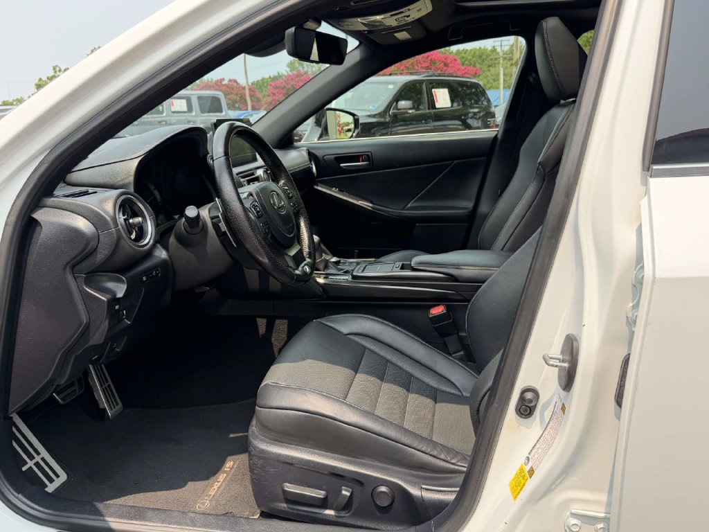 2021 Lexus IS 350 F SPORT - Photo 16