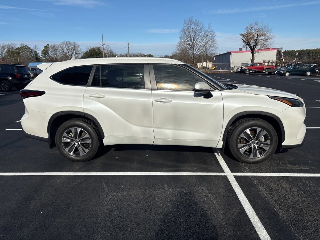 Used 2024 Toyota Highlander LE SUV