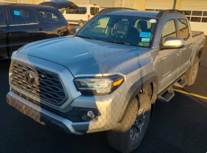 2023 Toyota Tacoma TRD Off-Road Double Cab photo 2