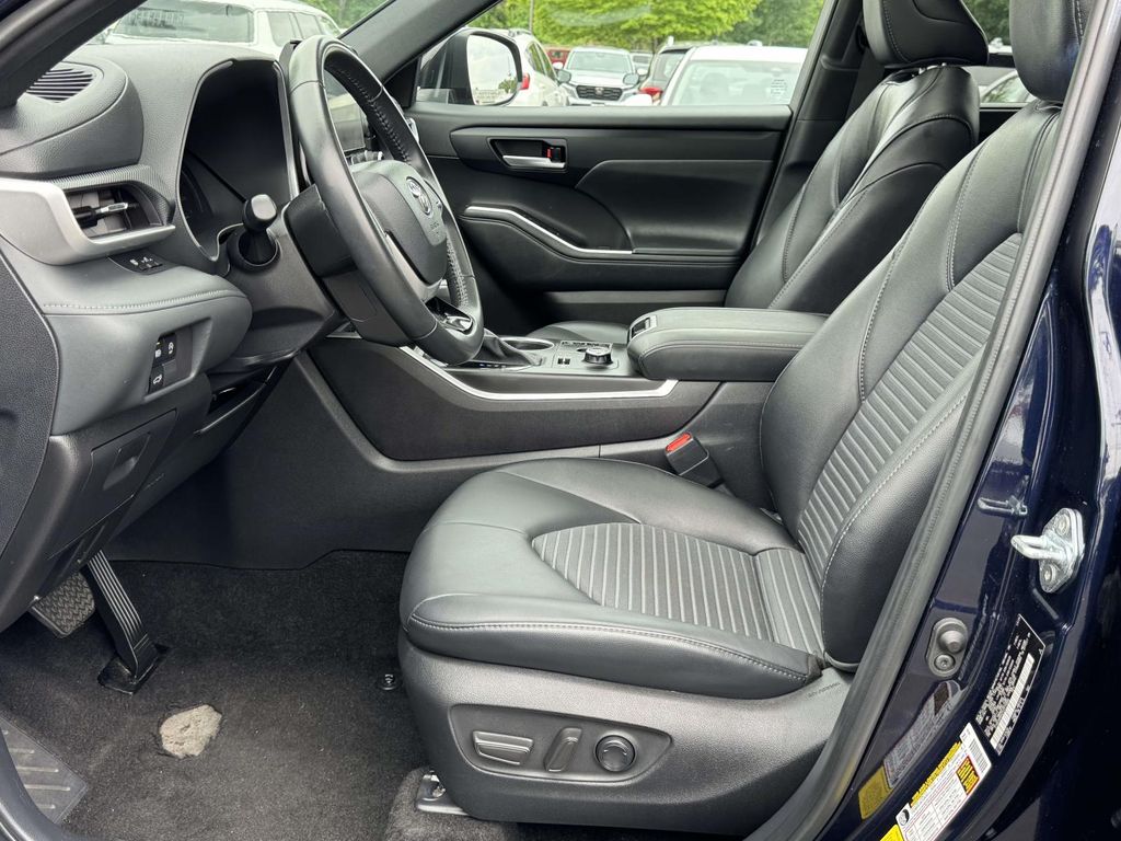 2025 Toyota Highlander XSE - Photo 21