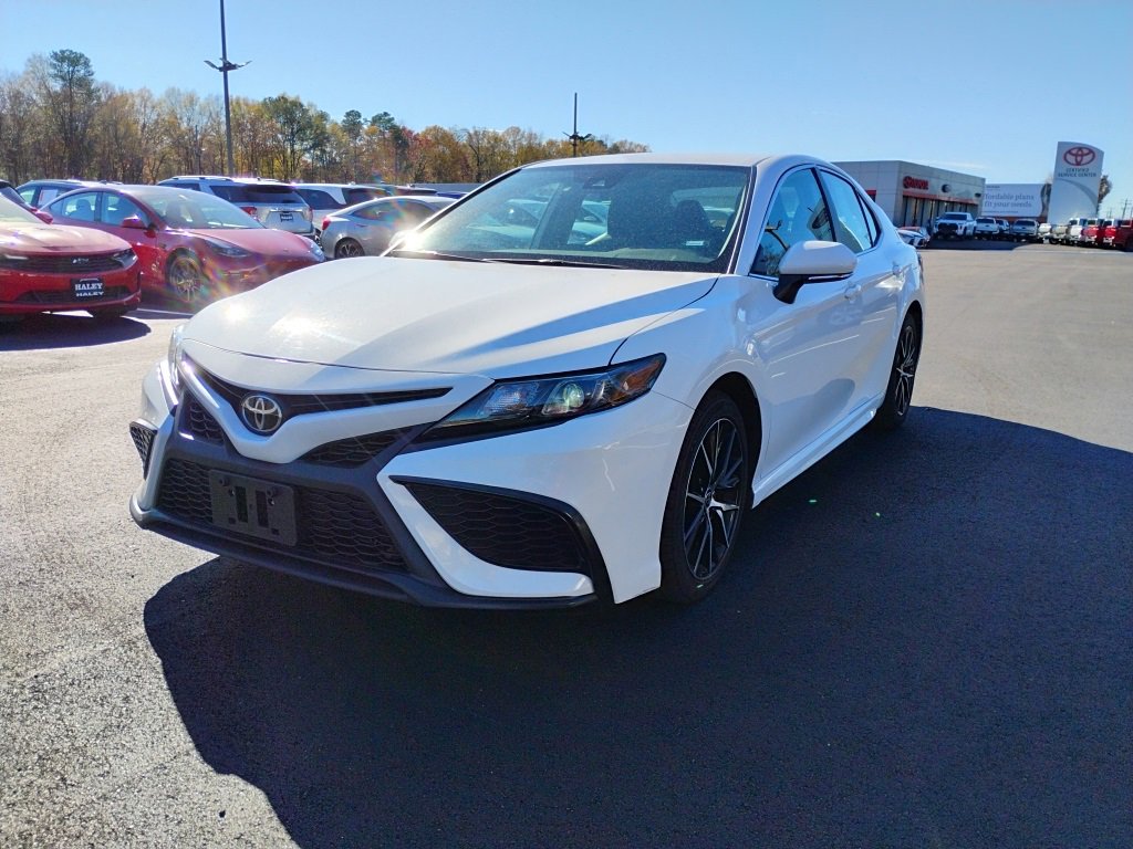2023 Toyota Camry SE photo 4