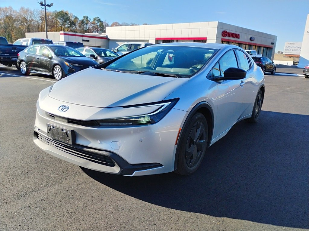 2024 Toyota Prius LE photo 4