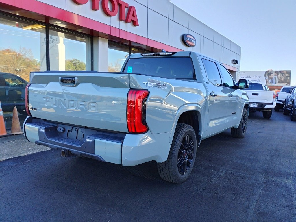 2023 Toyota Tundra SR5 CrewMax photo 3