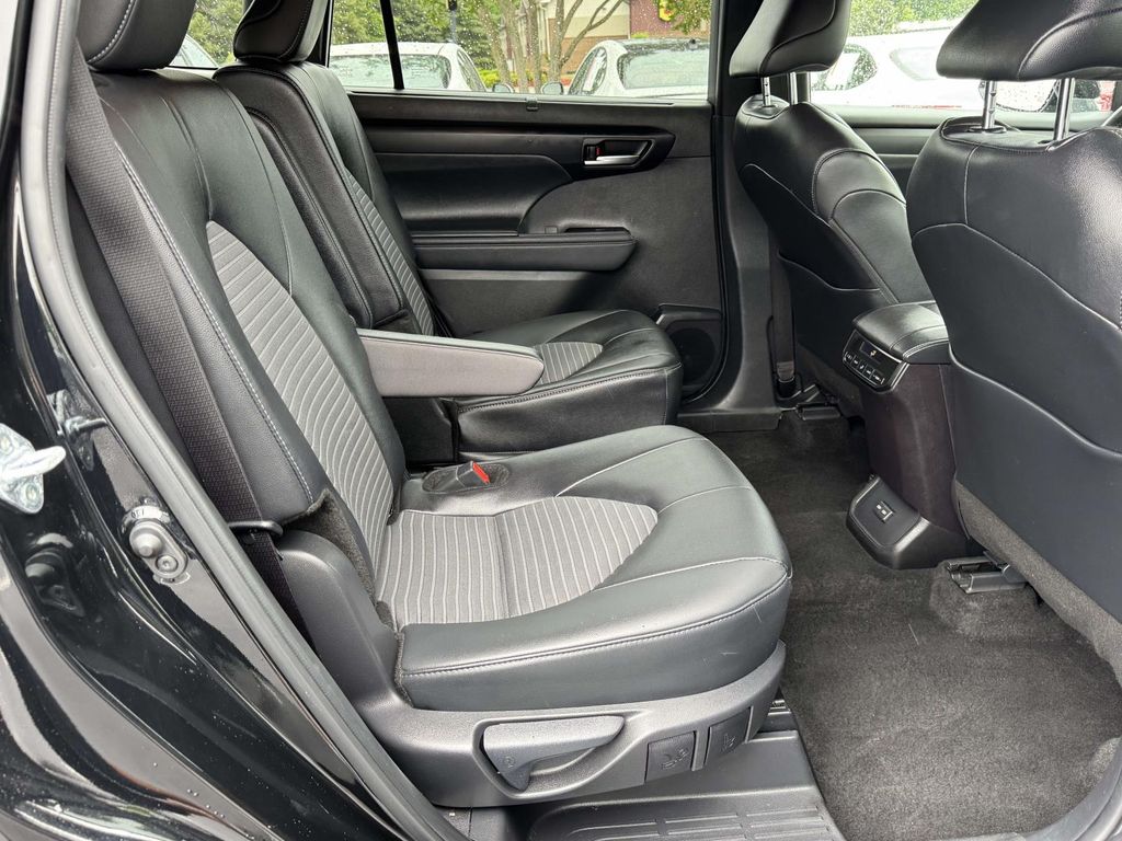 2025 Toyota Highlander XSE - Photo 15