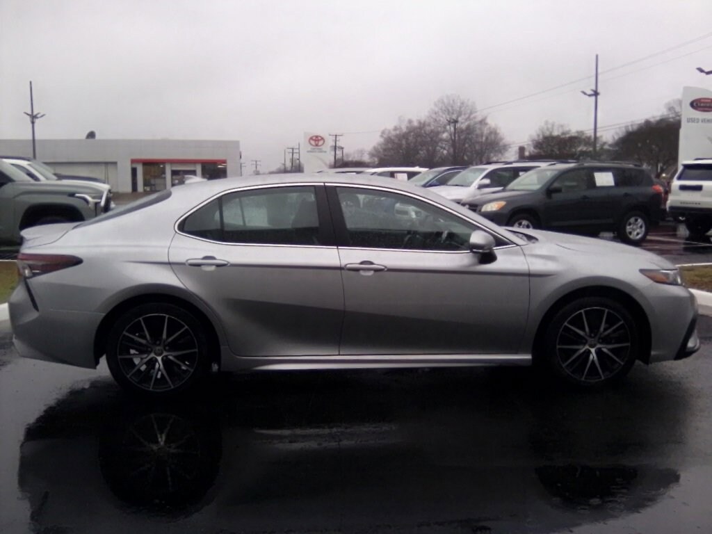Used 2024 Toyota Camry SE Sedan