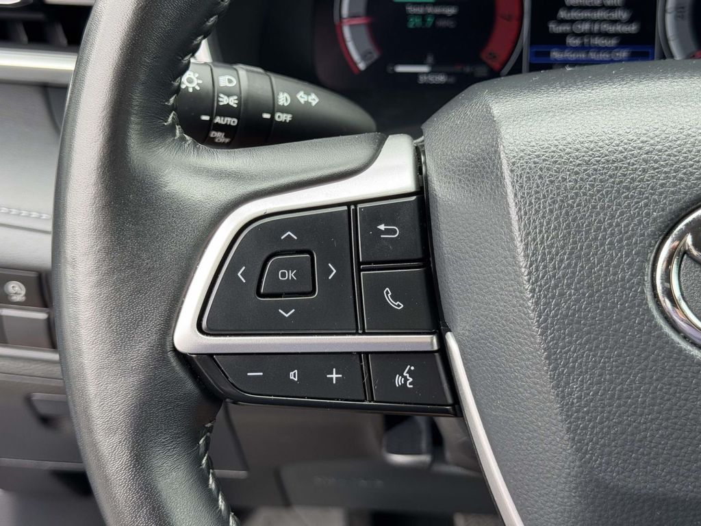 2025 Toyota Highlander XSE - Photo 11
