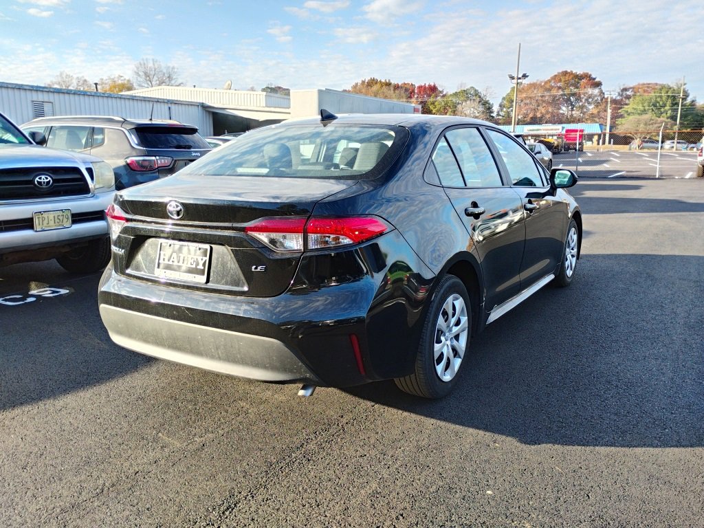 2025 Toyota Corolla LE photo 3