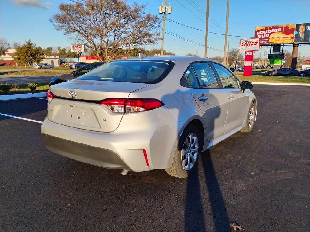 2025 Toyota Corolla LE photo 3