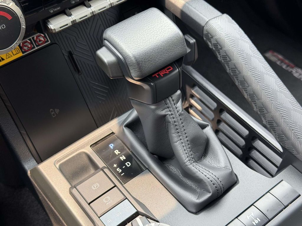 2025 Toyota 4Runner TRD Off-Road - Photo 6