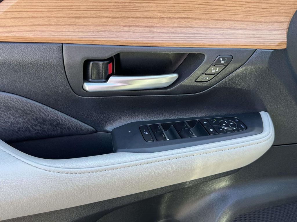 2025 Toyota Grand Highlander Limited - Photo 18