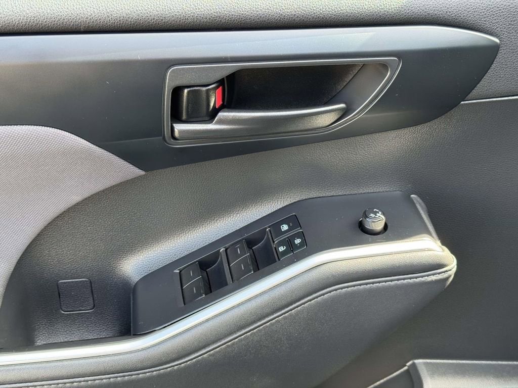 2022 Toyota Highlander L - Photo 19