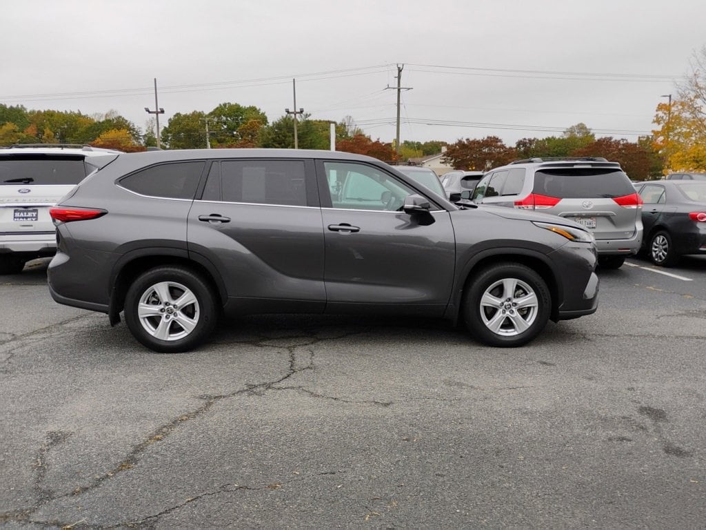 Used 2022 Toyota Highlander LE SUV