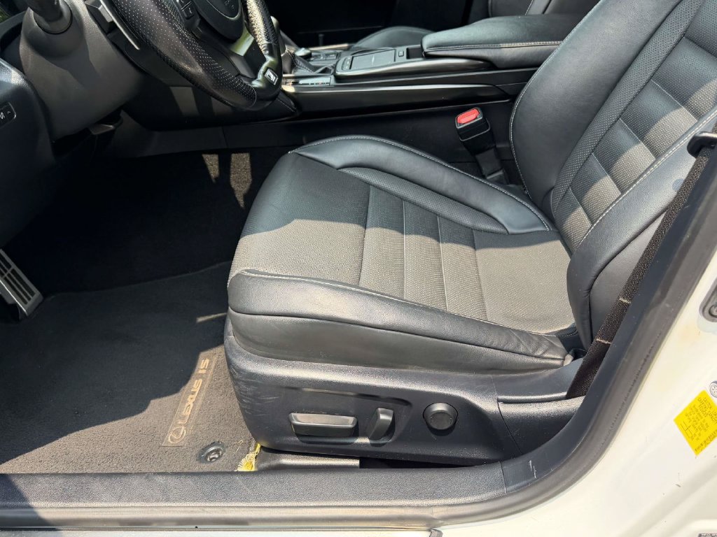 2021 Lexus IS 350 F SPORT - Photo 17